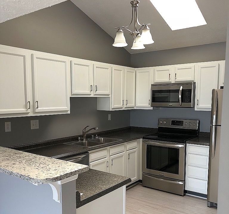 2nd image of 201 Arbor Ct