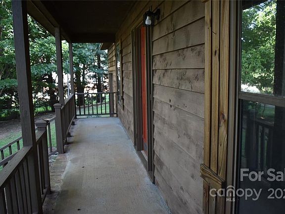 4th image of 1108 Laurel Woods Dr