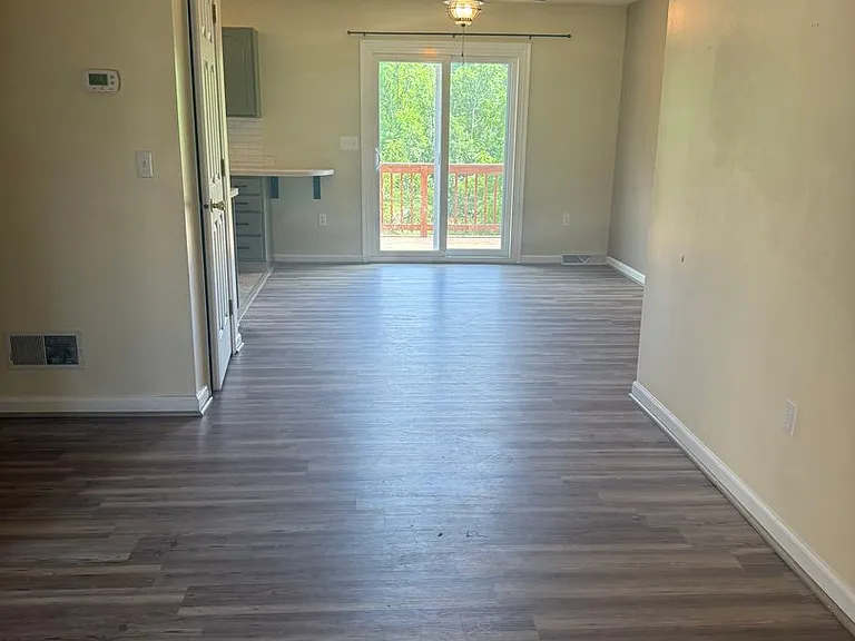 403 Cindy Dr — Photo 2