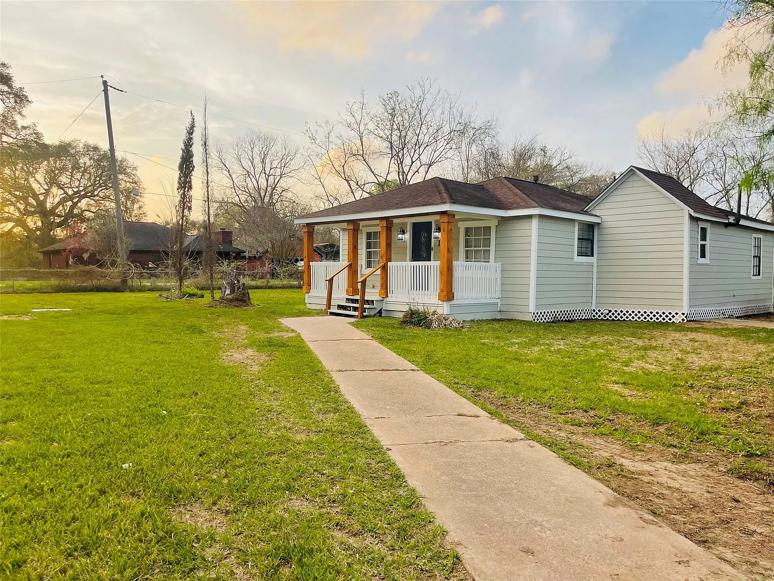 3 bed, 2.0 bath, 1320 sqft, $1,400 — Photo 3
