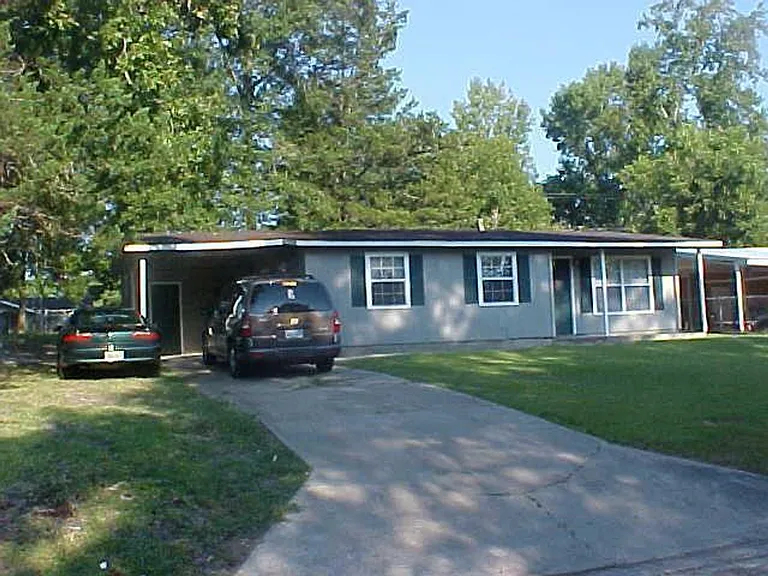 906 Kings Rd — Photo 1