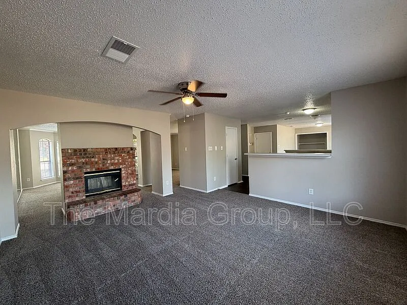 3 bed, 3.0 bath, 3056 sqft, $2,750 — Photo 2