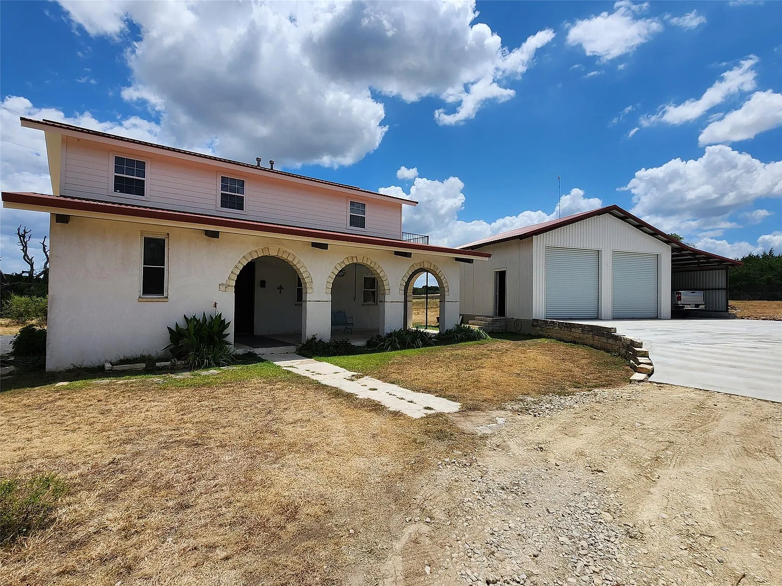 3 bed, 2.0 bath, 2386 sqft, $2,500 — Photo 3