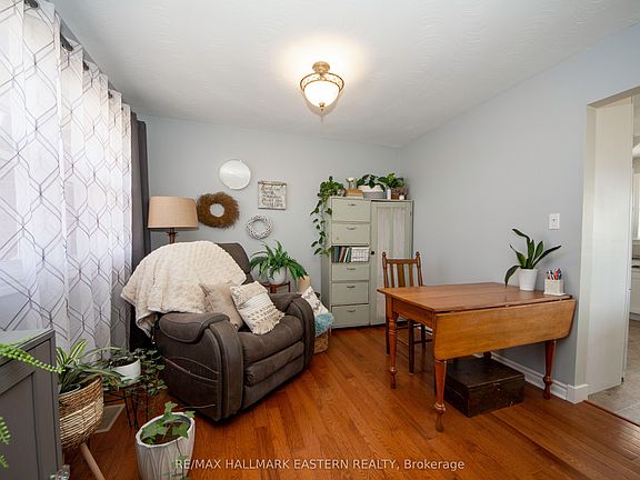 5th image of 523 McMaster Rd