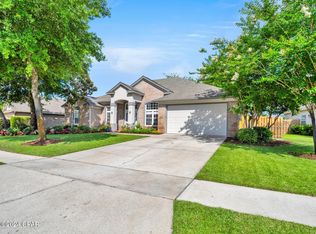 357 Mango Ln, Freeport, FL 32439