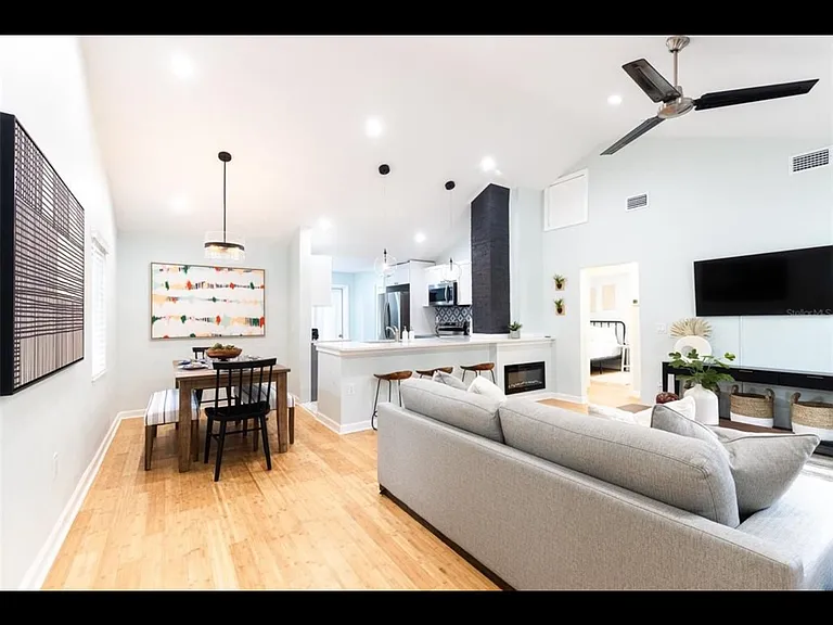 818 W Plymouth St — Photo 18