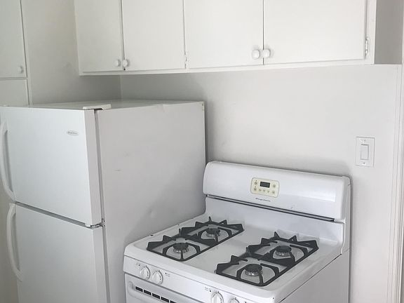 4th image of 125 La Verne Ave APT 4