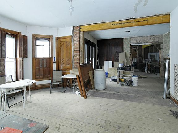 4th image of 6437 Douglas Ave