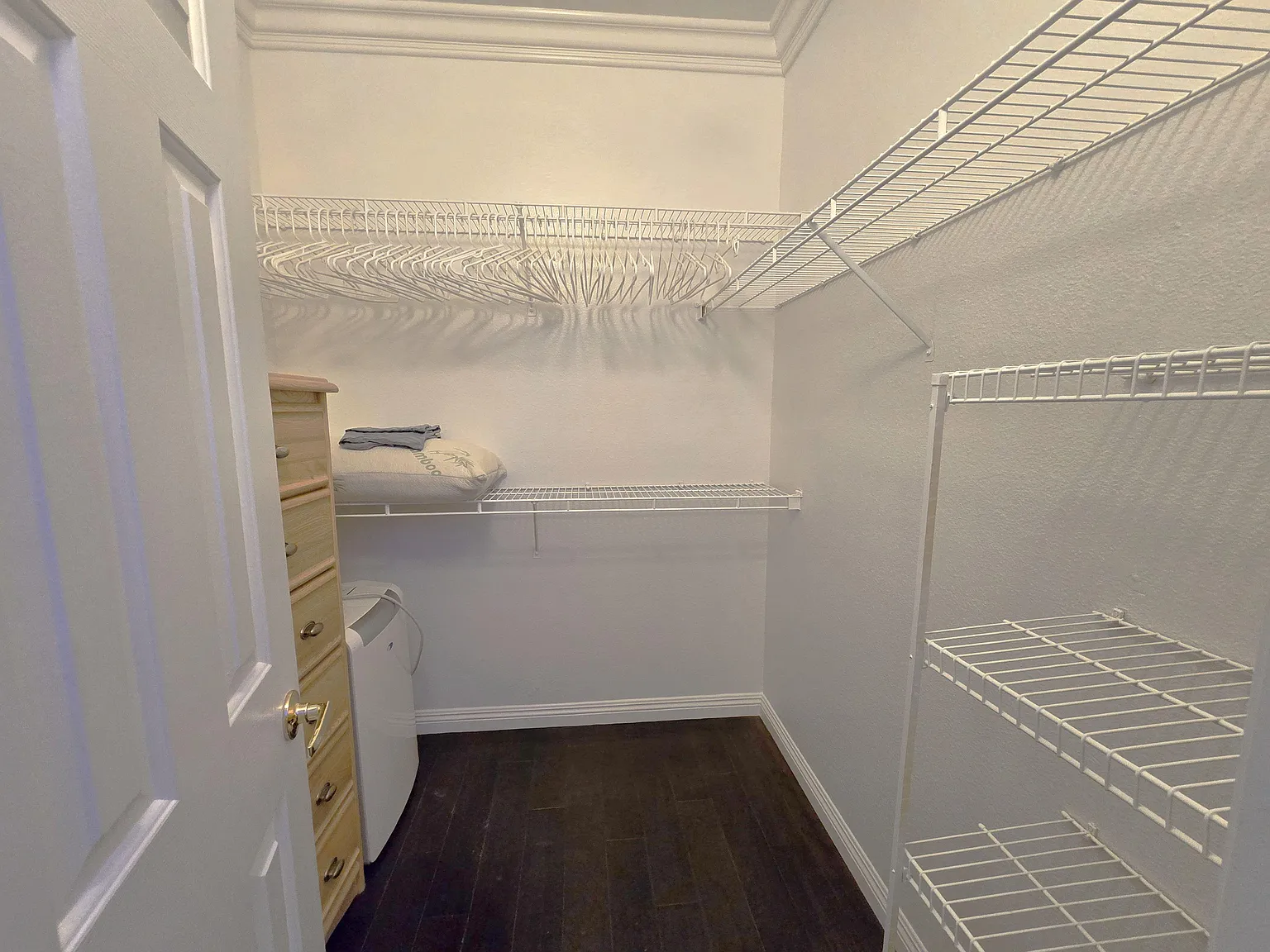 2 bed, 2.0 bath, 1379 sqft, $1,707 — Photo 2