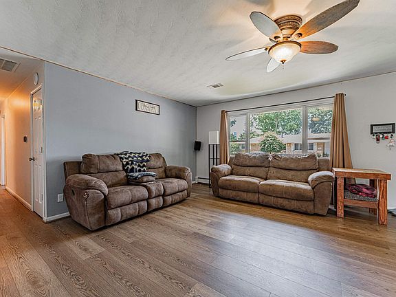 4th image of 245 Regent St