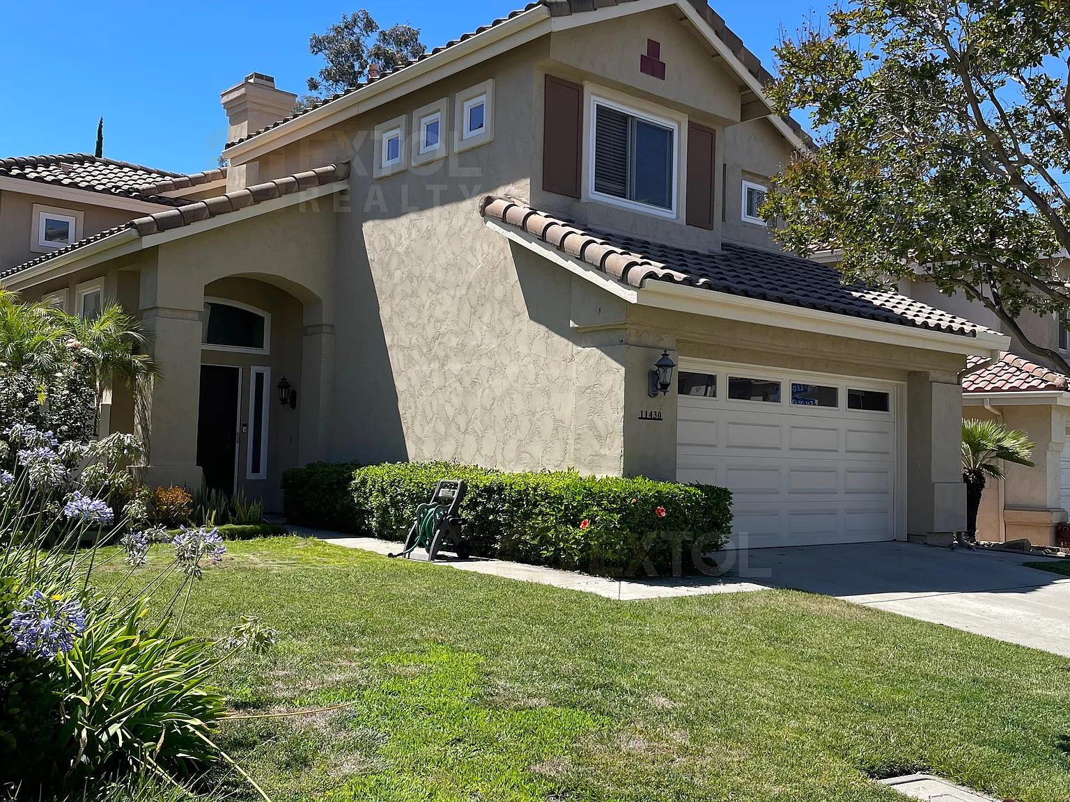4 bed, 2.5 bath, 1963 sqft, $4,950 — Photo 2