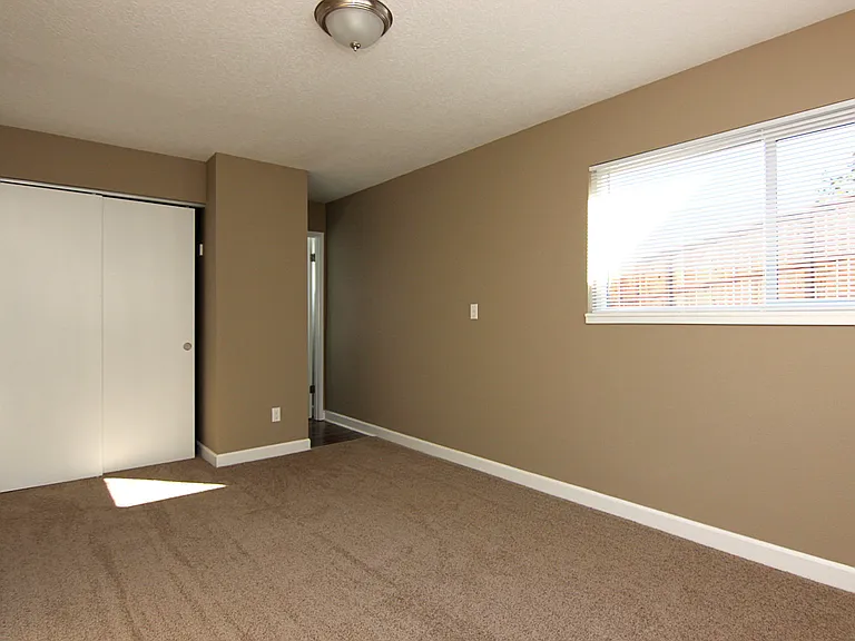 Baird Street Apartments — Photo 7