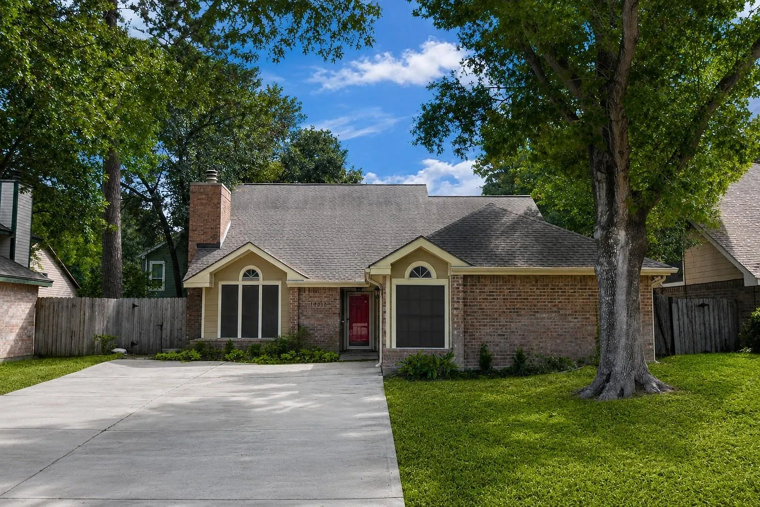 4 bed, 2.5 bath, 2594 sqft, $2,400 — Photo 2