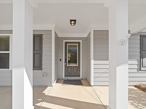 4th image of 202 W 2nd St