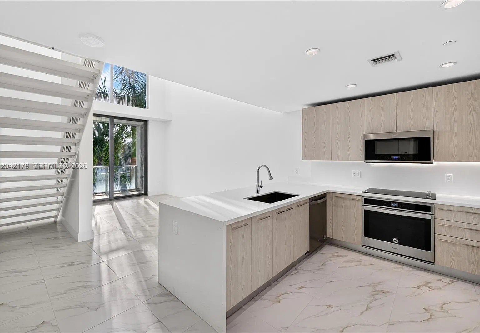 Metropica North Tower One — Photo 1