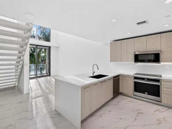 2000 Metropica Way #215, Fort Lauderdale, FL 33323
