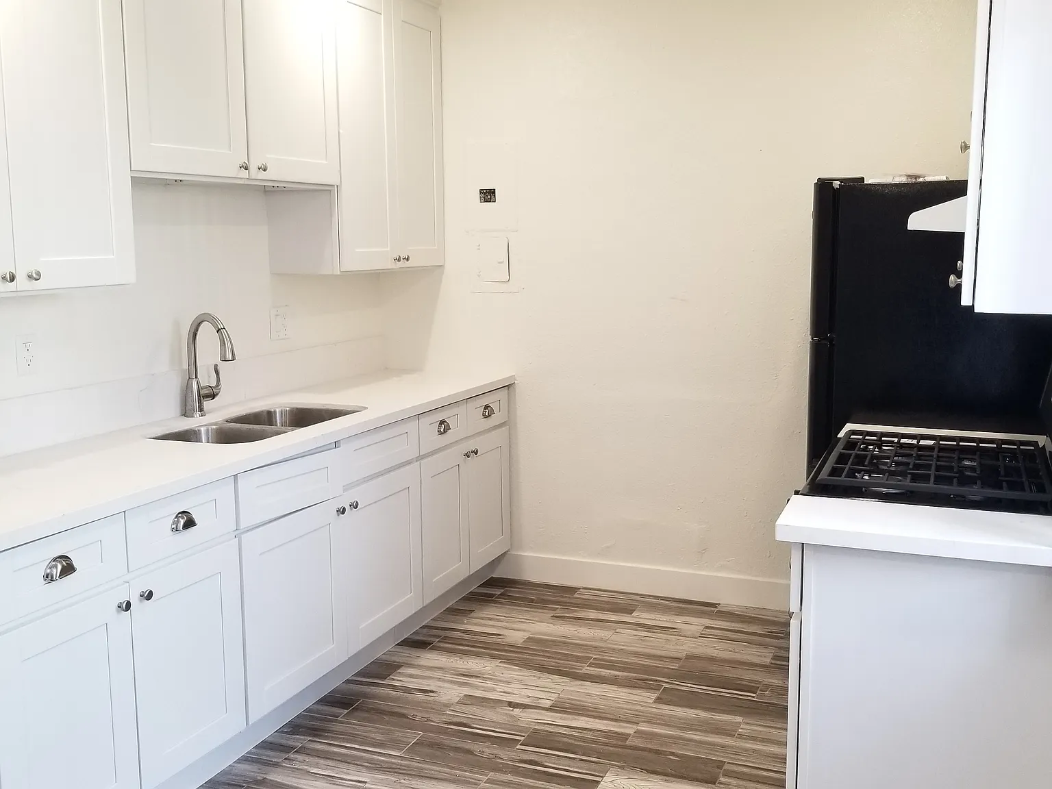 2 bed, 650 sqft, $2,200 — Photo 3