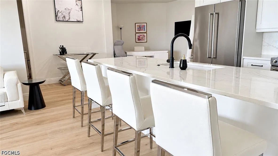 2 bed, 2.0 bath, 1400 sqft, $6,500 — Photo 3