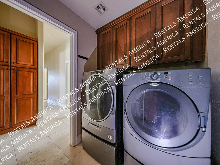 2211 W Olive Way — Photo 20