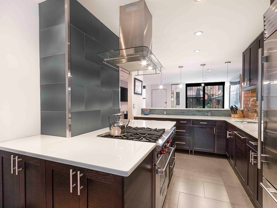 1st image of 75 Henry St #Townhouse 41