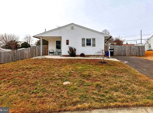 11 Tall Pine Ln, Levittown, PA