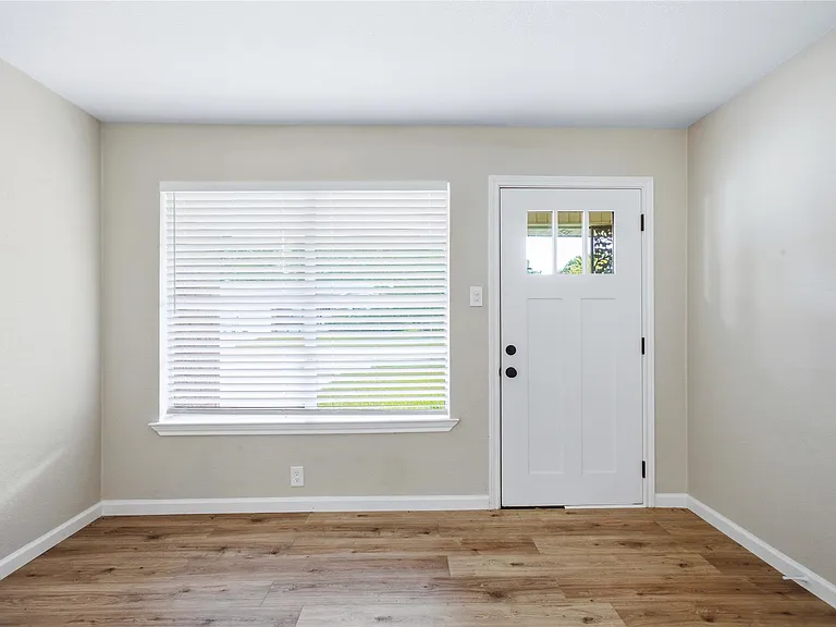 1006 N Grant Dr — Photo 3
