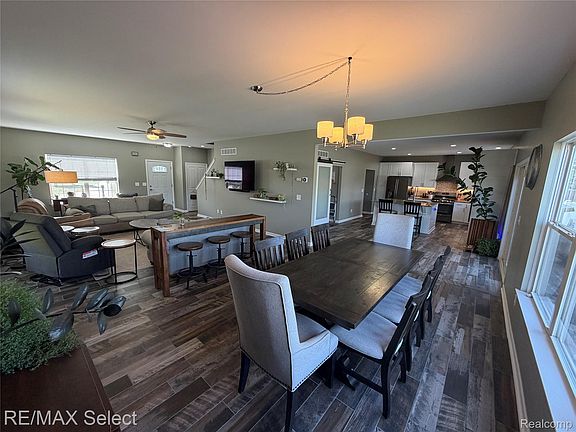 2nd image of 452 Lydia Ln