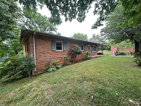 2nd image of 2722 Twin Meadow Dr