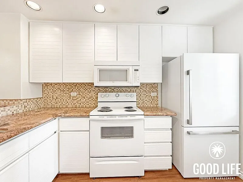2 bed, 1.0 bath, 952 sqft, $3,050 — Photo 2