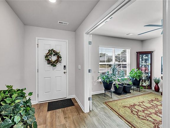 2nd image of 2923 Cullens Dr
