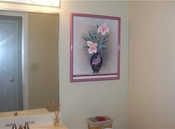 5th image of 427 W 10th St