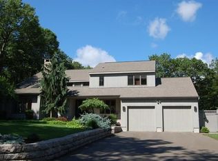 2 Balaurel Dr, Guilford, CT 06437