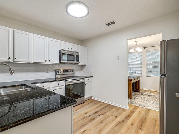 4th image of 1009 Scenic Hills Dr