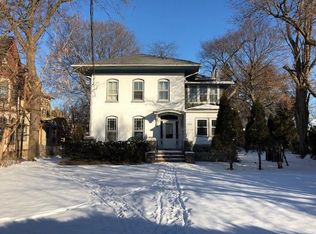 370 E Chicago St #1, Elgin, IL 60120