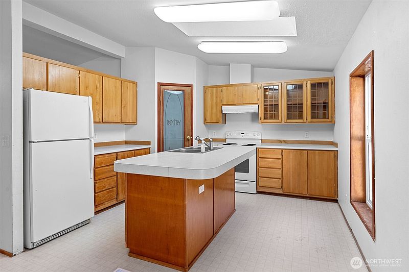 5th image of 261 E Pinedirosa Road