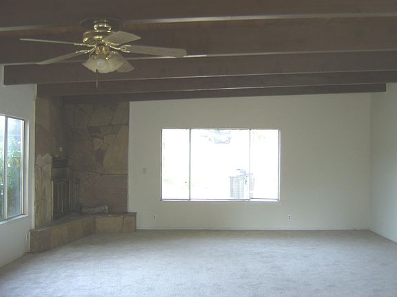 Great Room w/fireplace