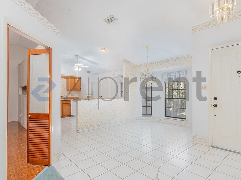 4612 Miranda Cir — Photo 3