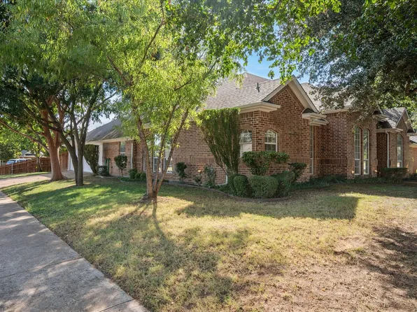 6112 Club House Dr, North Richland Hills, TX 76148