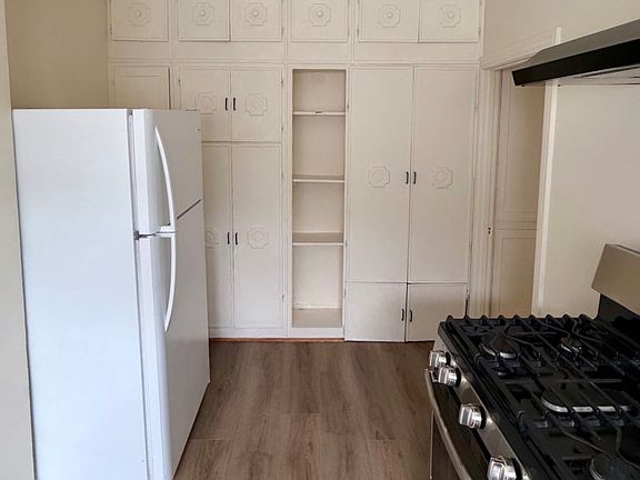4th image of 3962 Seneca Ave #3962/3964