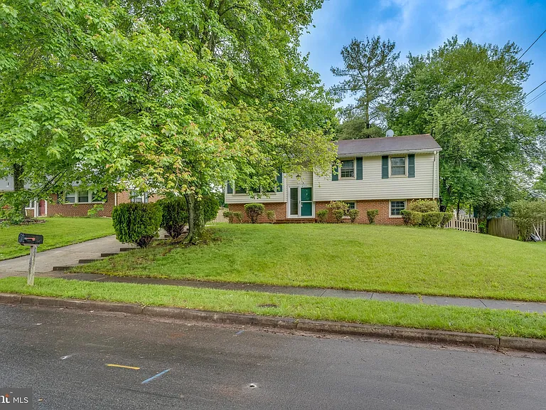 14715 Lock Dr — Photo 8