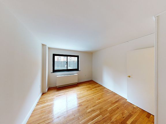5th image of 50 Prince St APT 2N