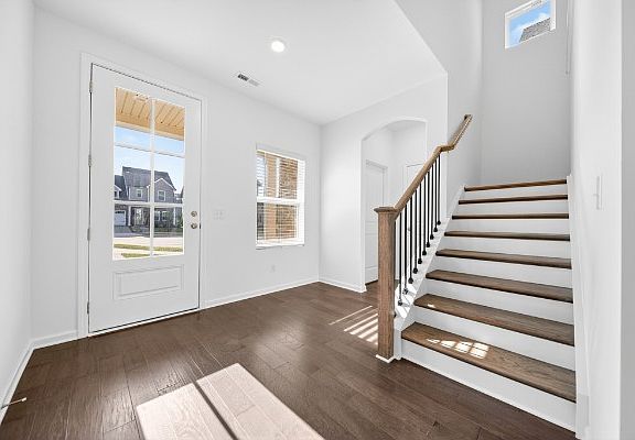 5th image of 124 Limbury Ct