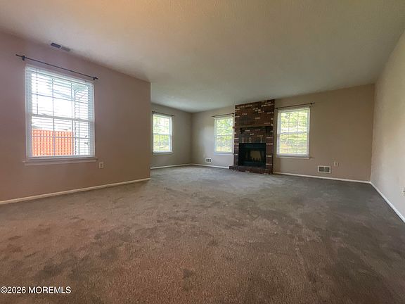 2nd image of 30 Harbor Cir