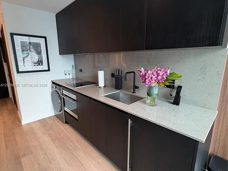 20 NE 11th St #3306B — Photo 3