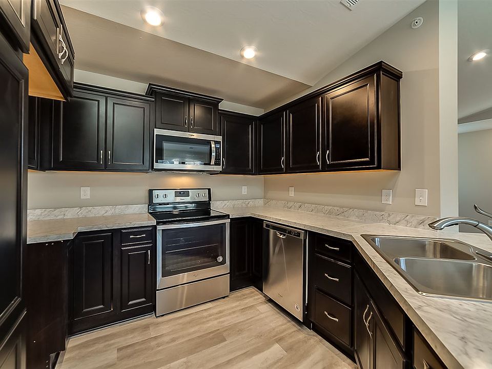1st image of 828 Yorkshire Dr #16-305