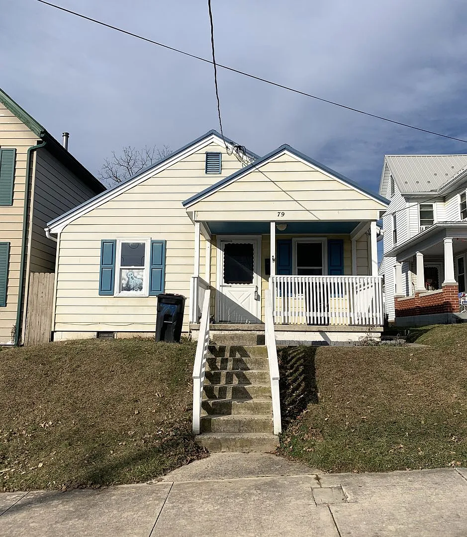 Charming 3-Bedroom, 1-Bathroom Single-Family Home — Photo 1