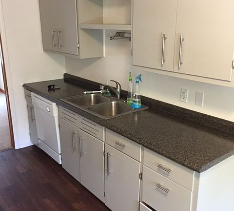 3rd image of 400 Catalpa Dr