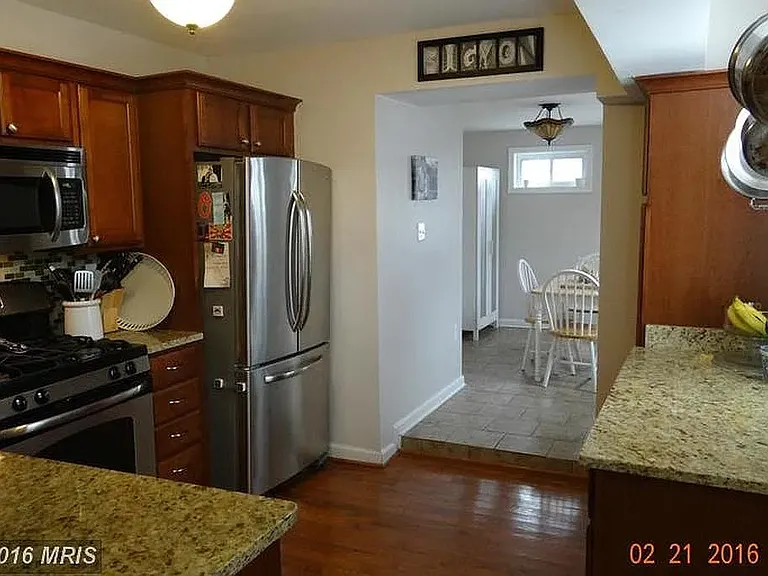 Kitchen: Fridge
Dining Room