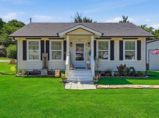 201 Spring Valley Cir, Azle, TX 76020