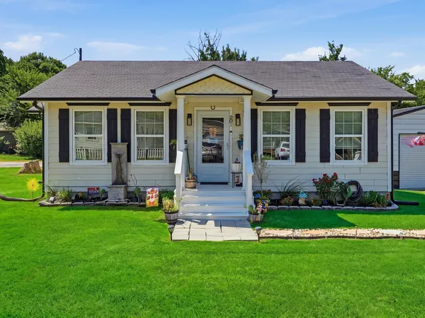 201 Spring Valley Cir, Azle, TX 76020